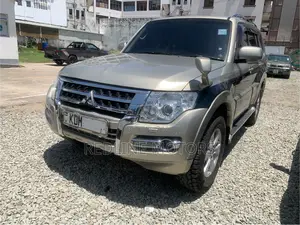 Mitsubishi Pajero V80 3.2 DI-D 2017 Gray