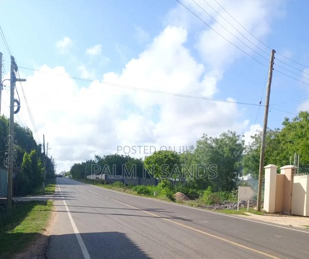 1/2 Acre on Sale Behind Manyatta Restaurant in Diani! - main view