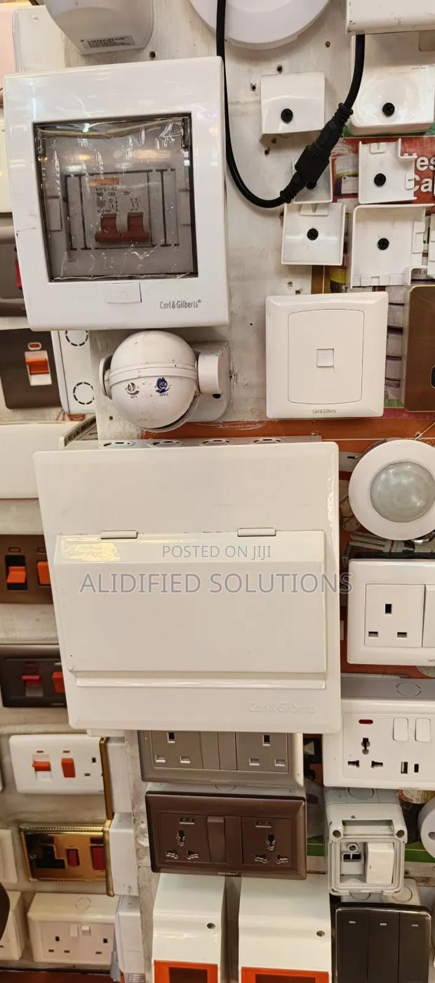 Carl and Gilbert Consumer Unit 6way - thumbnail 2