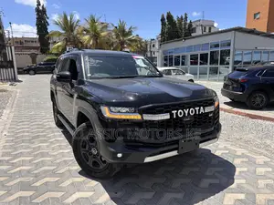 Toyota Land Cruiser LC300 2023 Black