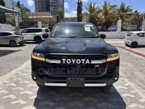 Toyota Land Cruiser LC300 2023 Black