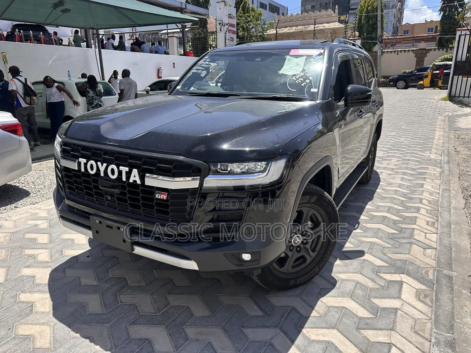 Toyota Land Cruiser LC300 2023 Black