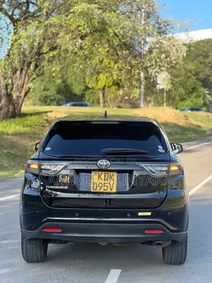 Toyota Harrier 2.0 2016 Black