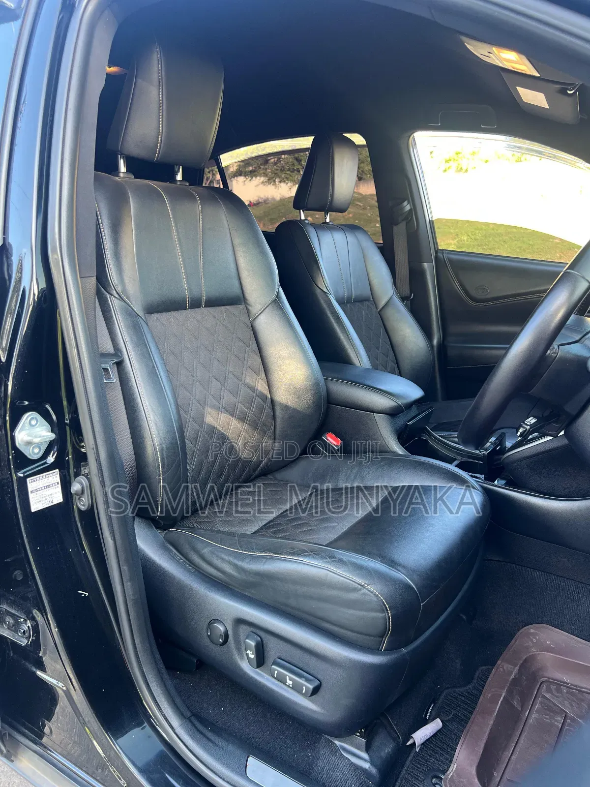 Toyota Harrier 2.0 2016 Black