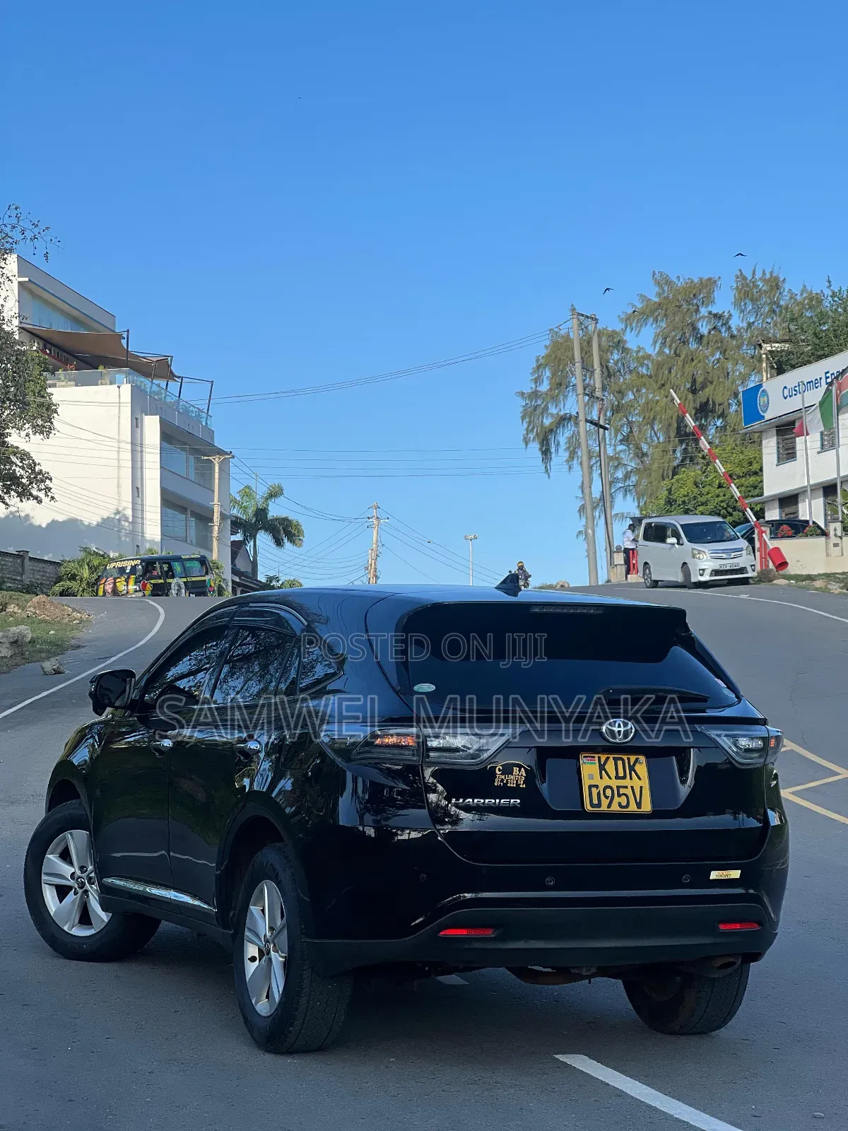 Toyota Harrier 2.0 2016 Black