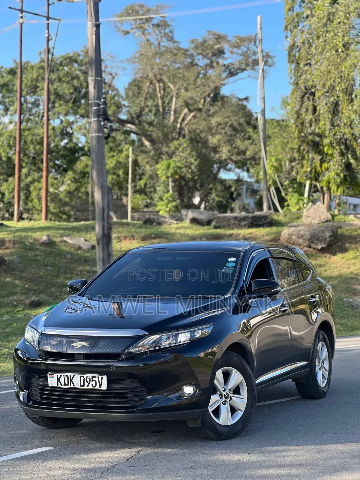 Toyota Harrier 2.0 2016 Black