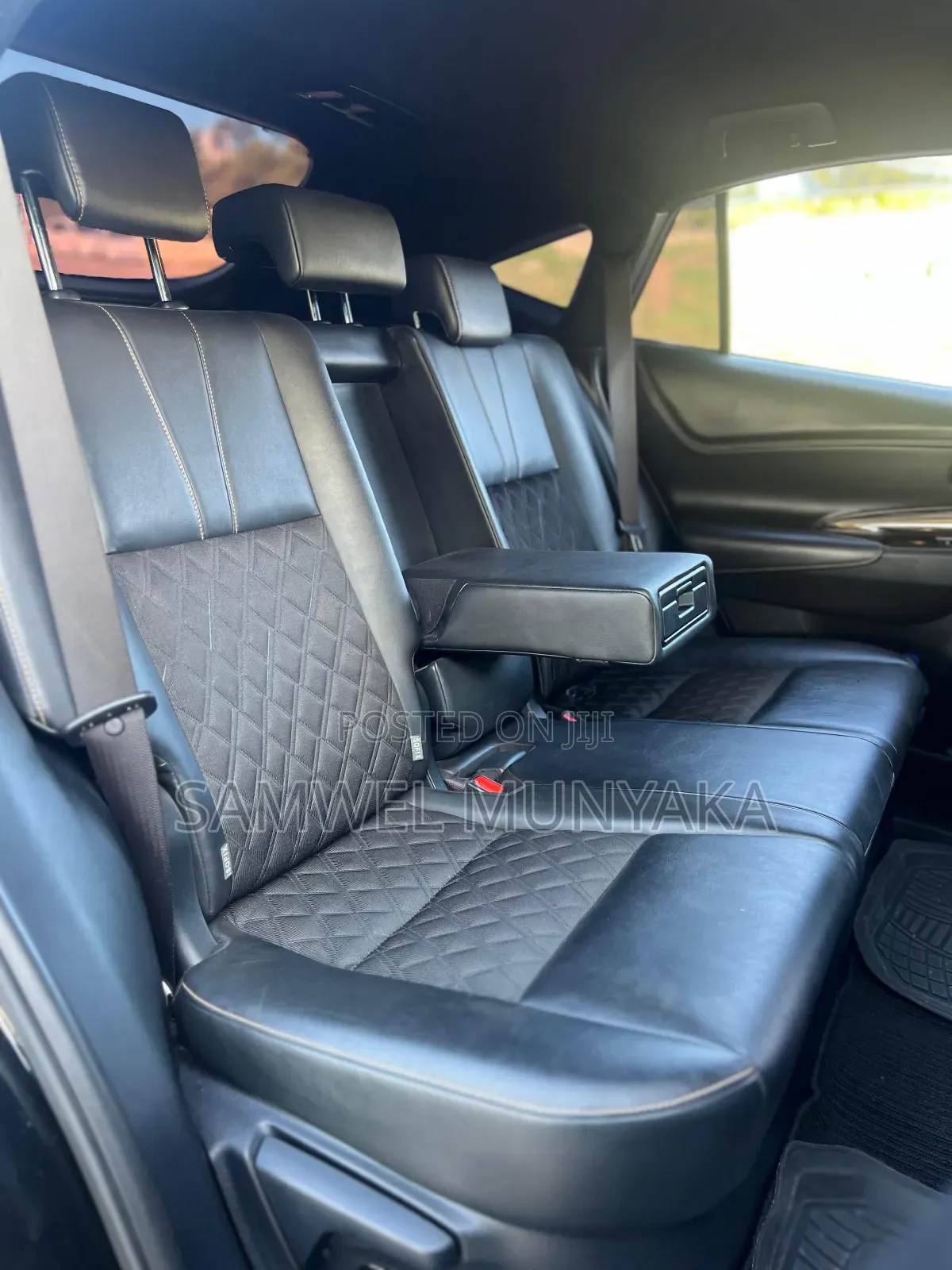 Toyota Harrier 2.0 2016 Black