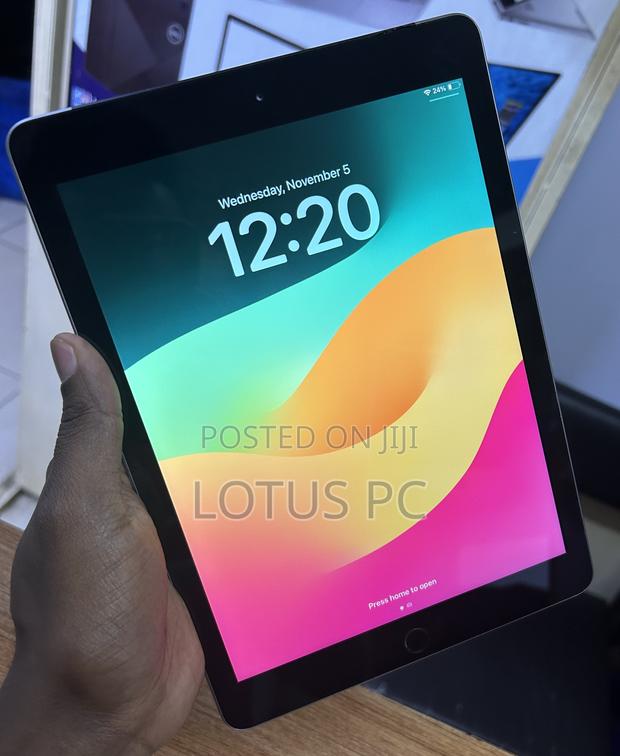 Apple iPad 9.7 32 GB Gray - thumbnail 3