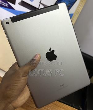 Apple iPad 9.7 32 GB Gray - thumbnail 2