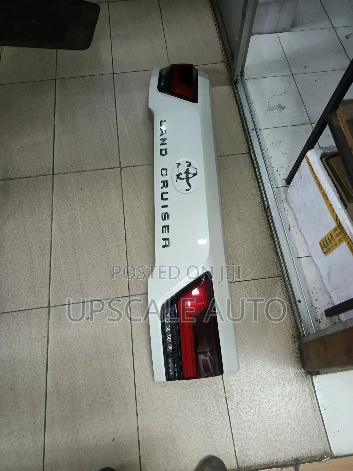300 Series V8 Boot Light