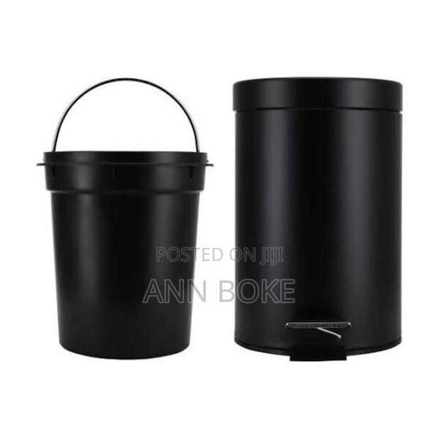 *8.5 Litres Black Metallic Pedal Dustbin With Inner Removable - main view