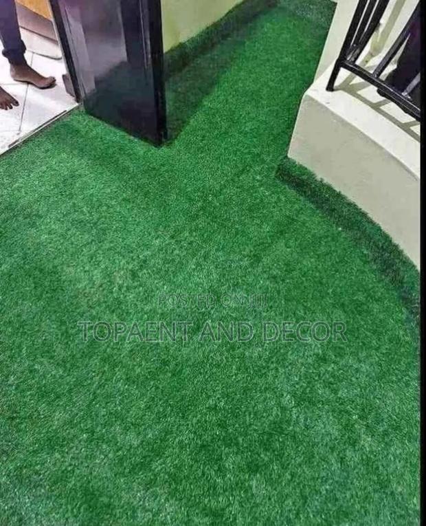 Evergreen Artificial Lawn Carpet Installation - main view