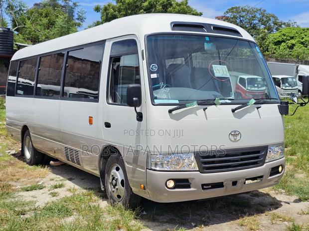 Toyota Coaster 2018 White - thumbnail 3