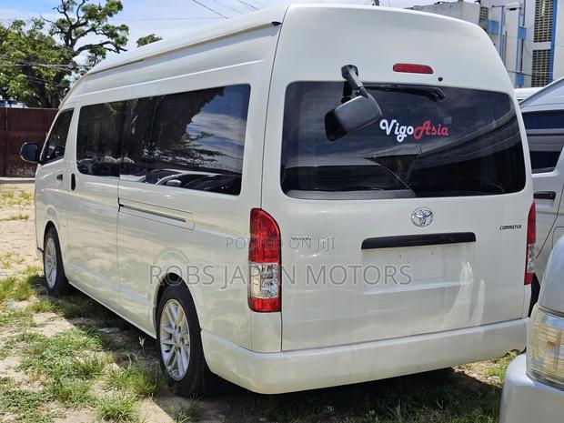 Toyota HiAce 2018 White - thumbnail 3
