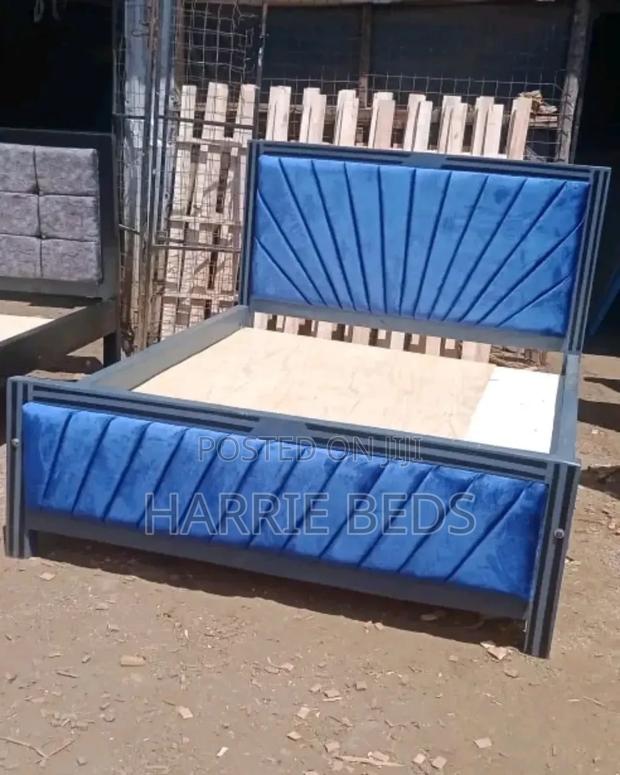 Luxurious Mocket With Glossy Finish