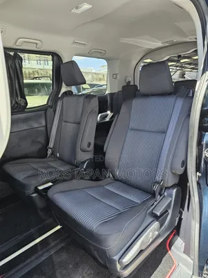 Toyota Voxy 2018 Blue