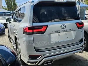 Toyota Land Cruiser 3.3 Diesel 4WD 2022 White