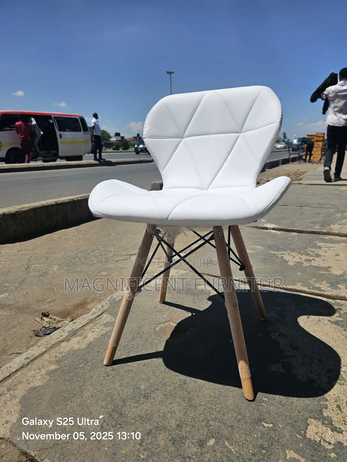 Eames Leather White Sanus