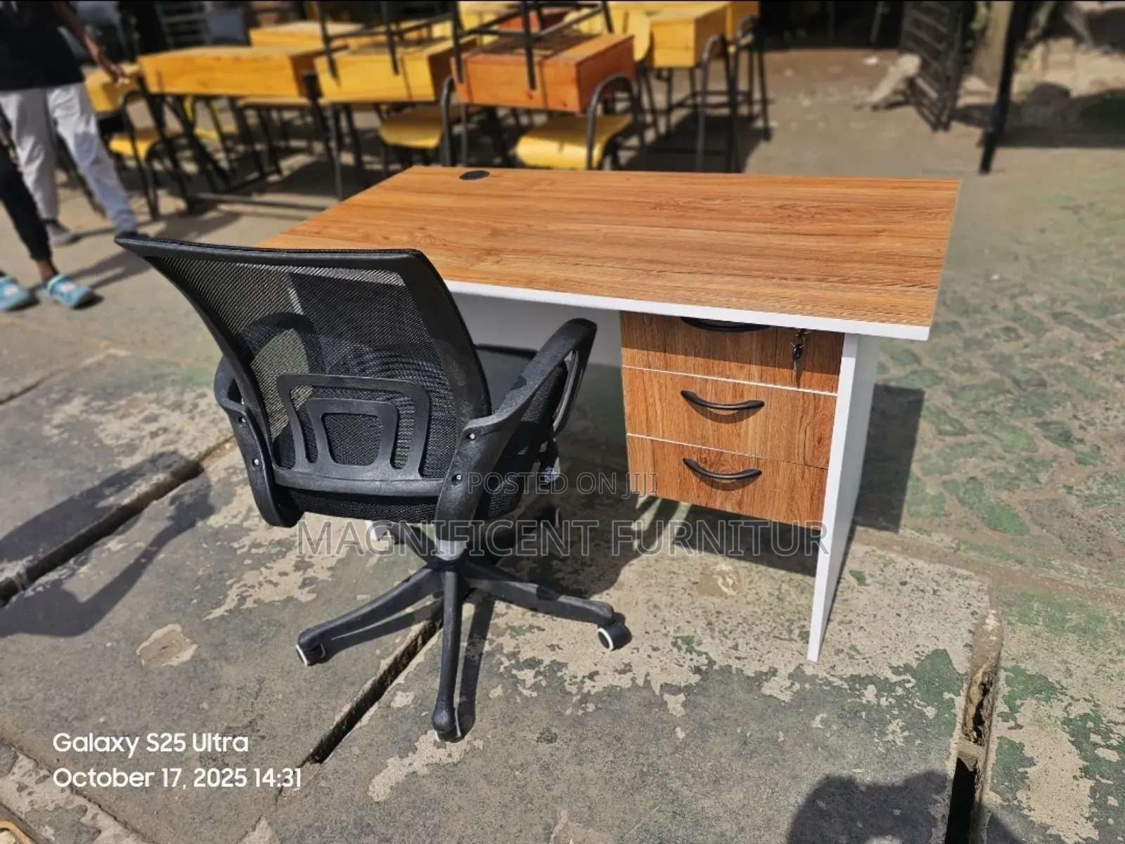Office Desk and Chairs Winco Tt/4487