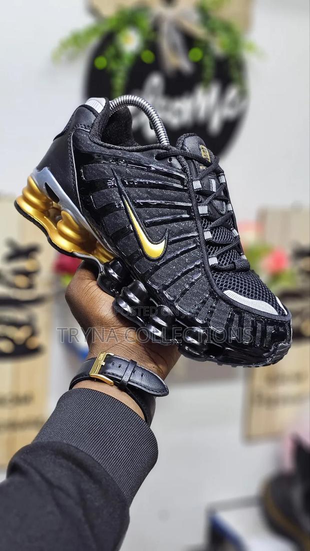 Nike Shox Shoes - thumbnail 4