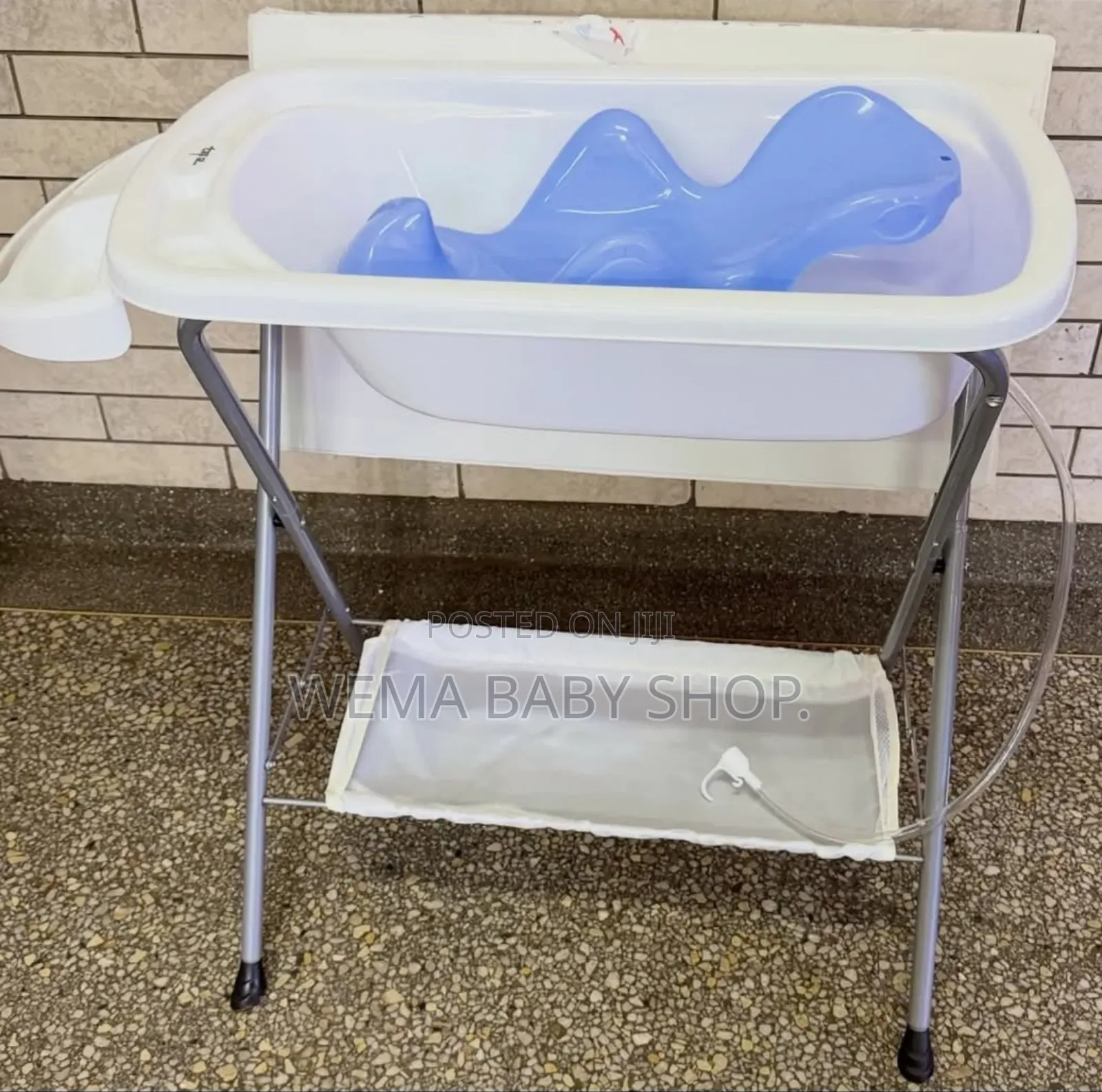 Baby Portable/Foldable Bath Station With a Changing Mat