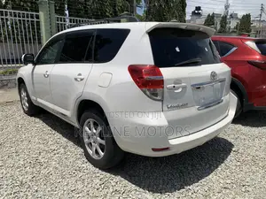 Toyota Vanguard 2018 White