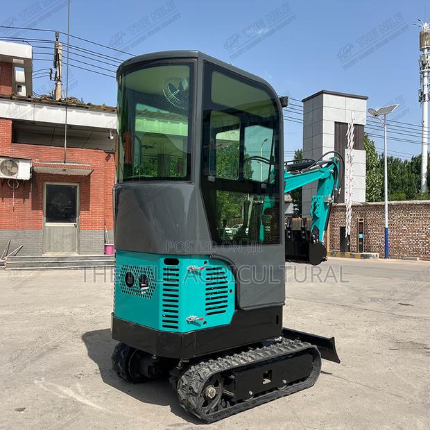 Small Tracked Excavator With Accessories for Sale in Kenya