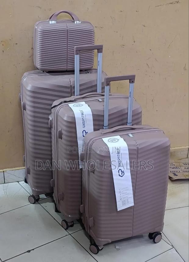 *4 in 1 Luxurious Unbreakable Suitcase* - thumbnail 3