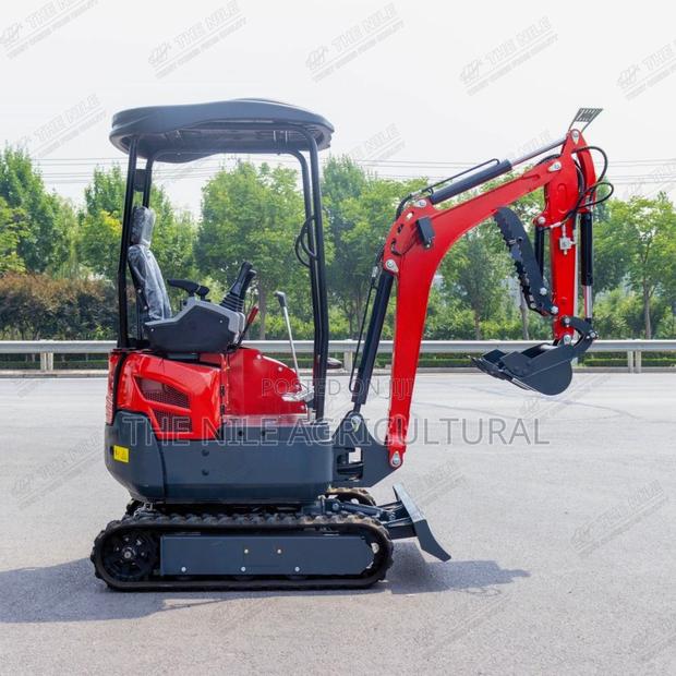 Hydraulically Piloted Multi-Functional Mini Excavator - thumbnail 2