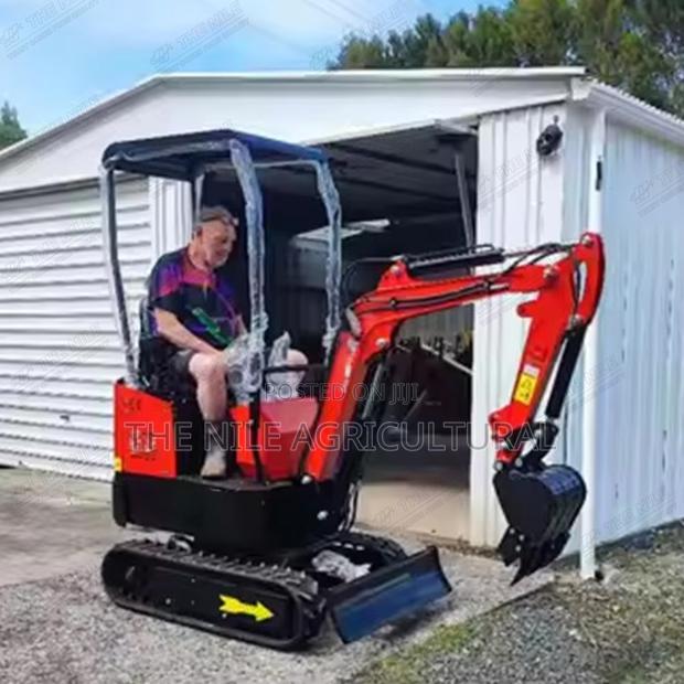 Hydraulically Piloted Multi-Functional Mini Excavator - thumbnail 3