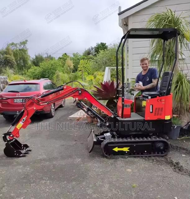 Hydraulically Piloted Tracked Multi-Functional Mini Excavator - main view