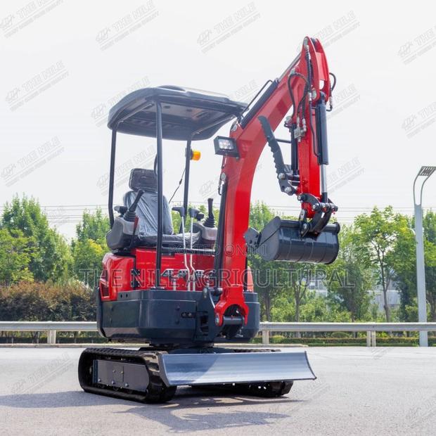 Hydraulically Piloted Tracked Multi-Functional Mini Excavator - thumbnail 3