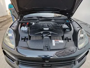 Porsche Cayenne Base AWD 2019 Matt Black
