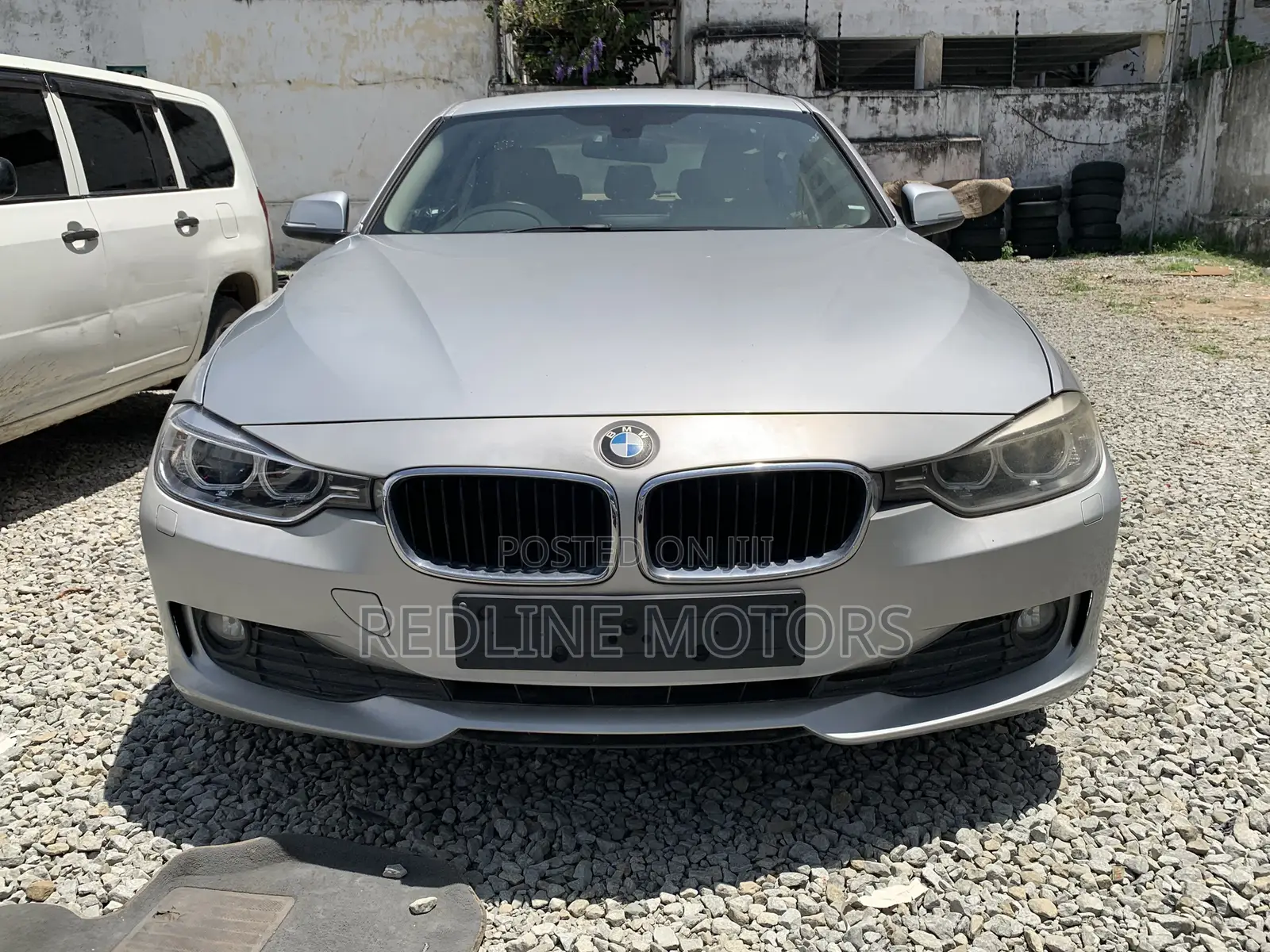 BMW 320i Sedan RWD 2010 Silver