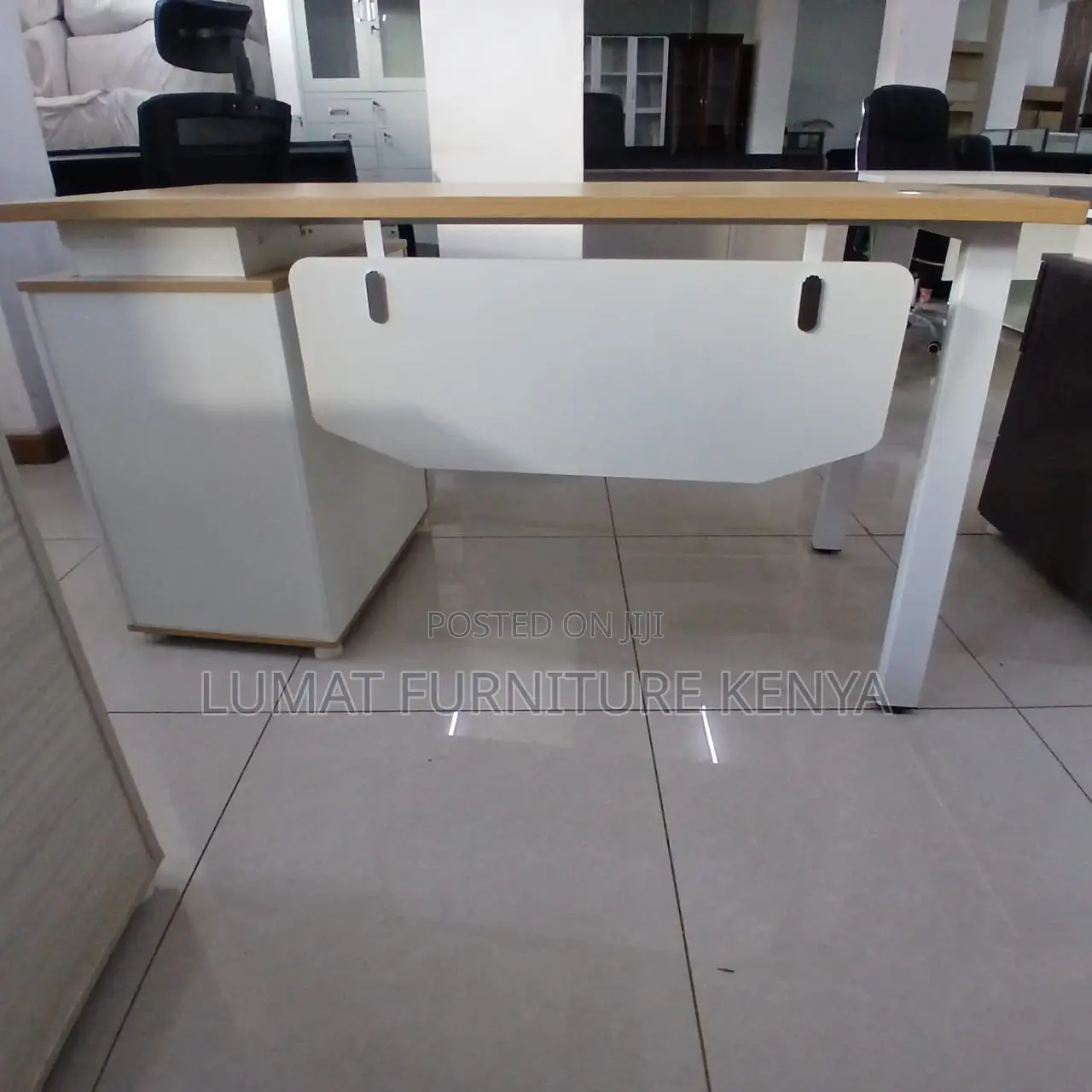 Spacious Desk for Working Surface for Laptops