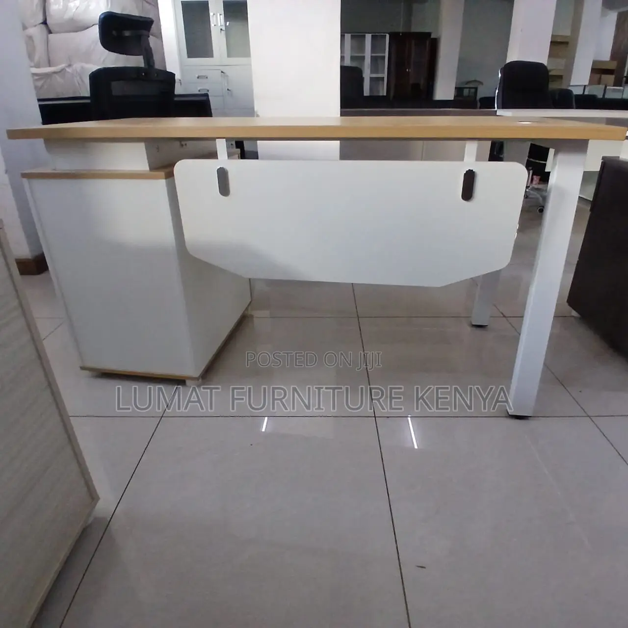 Spacious Desk for Working Surface for Laptops