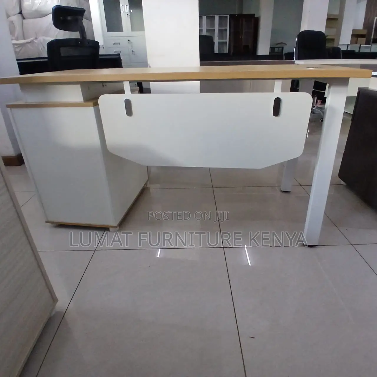Spacious Desk for Working Surface for Laptops
