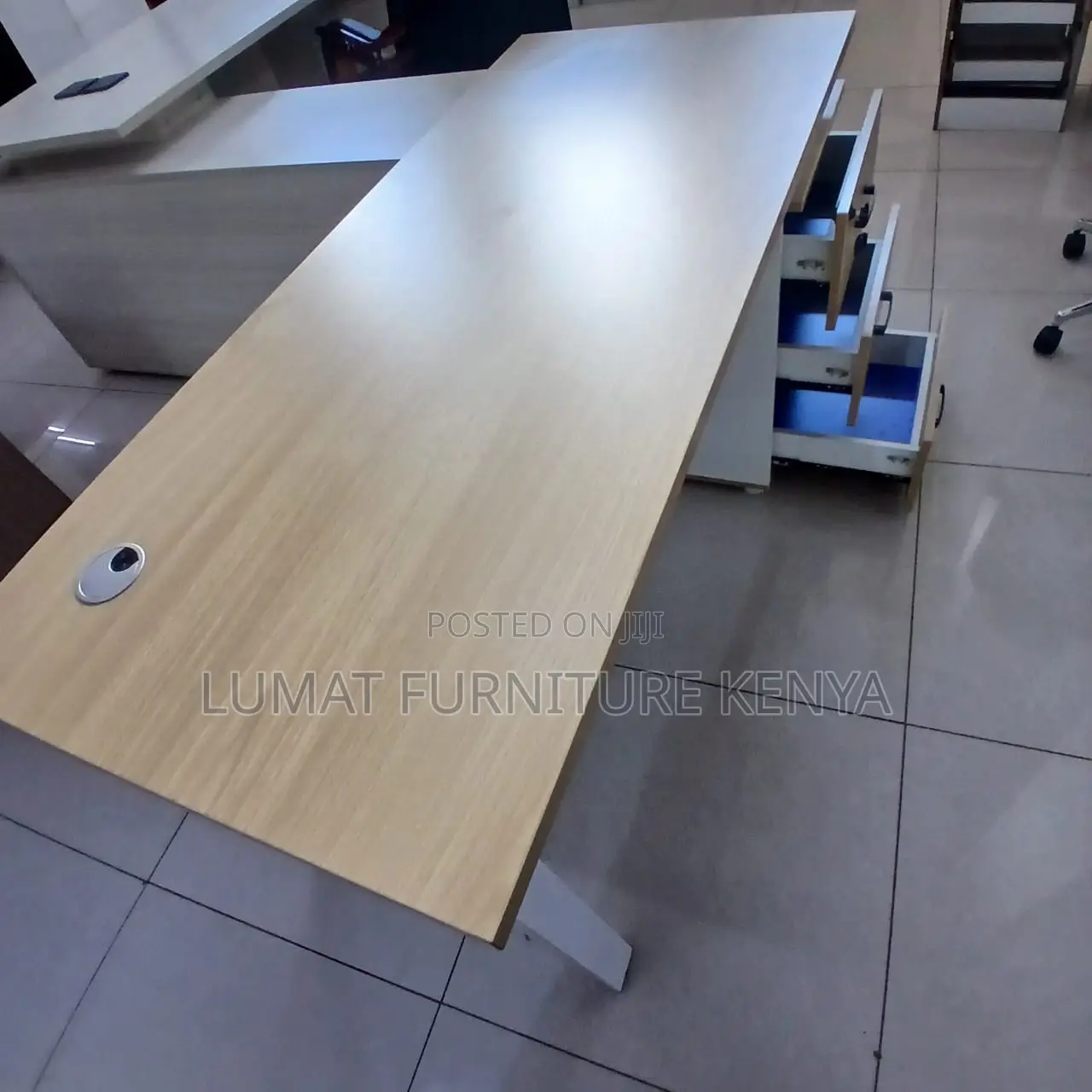 Spacious Desk for Working Surface for Laptops