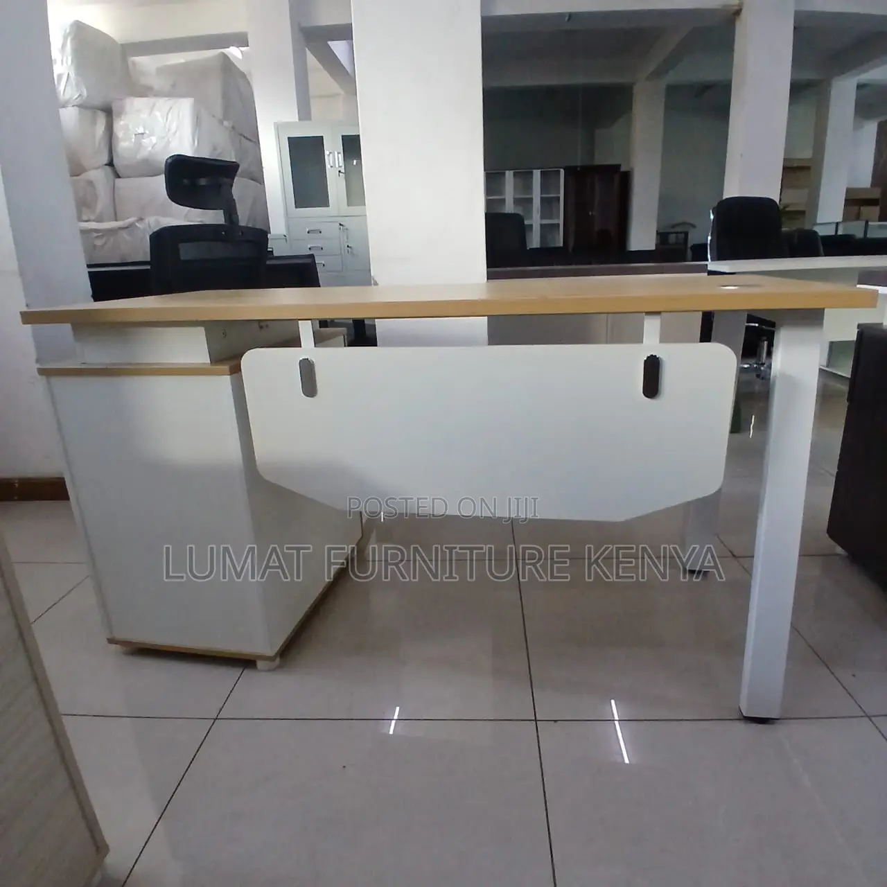 Spacious Desk for Working Surface for Laptops