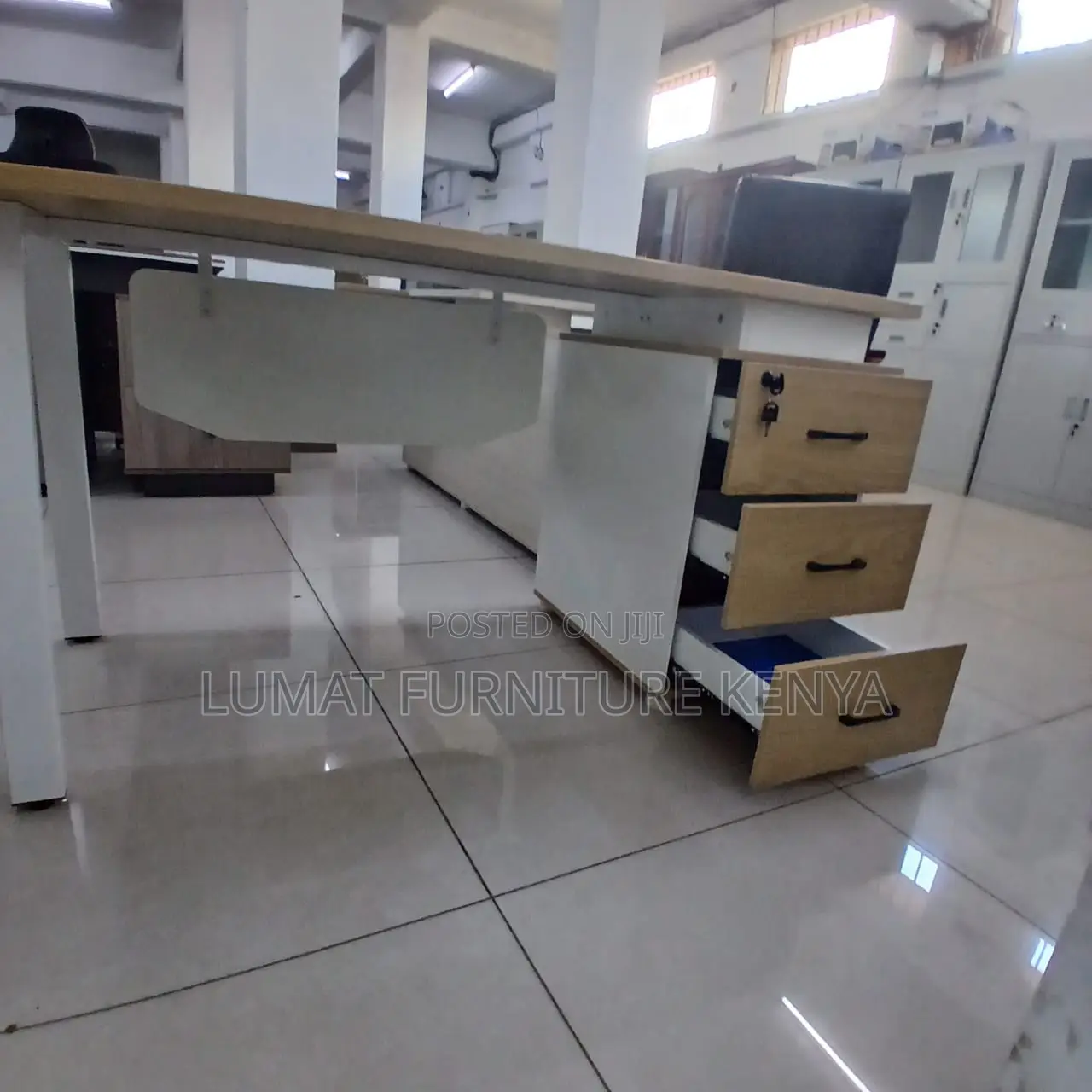 Spacious Desk for Working Surface for Laptops