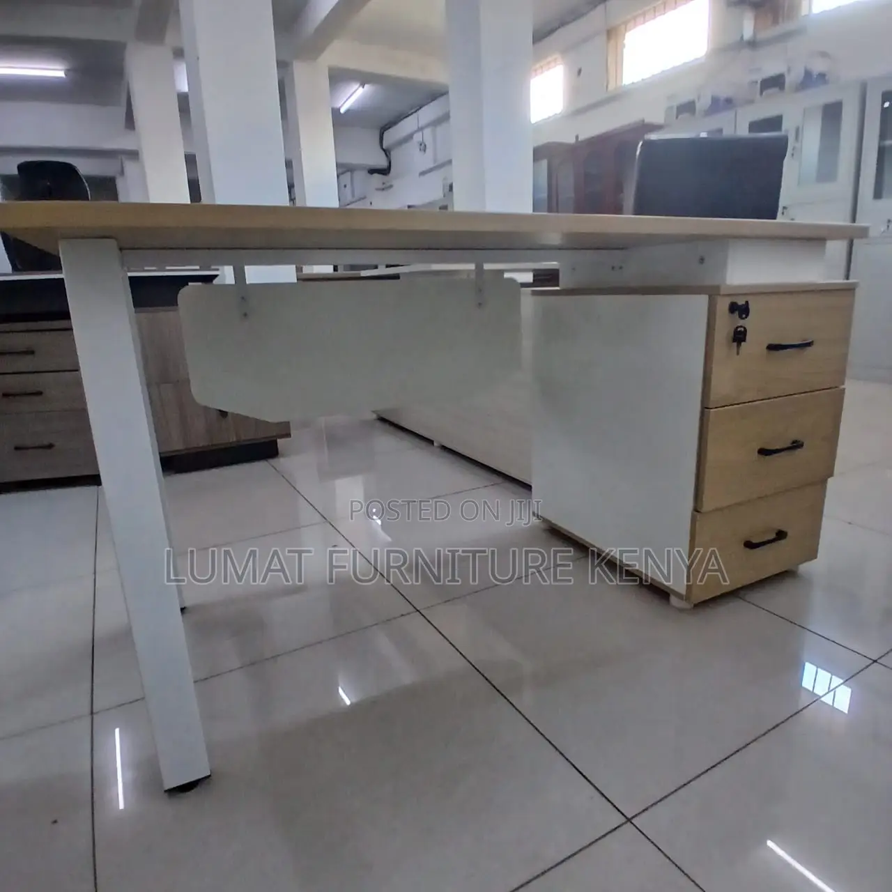 Spacious Desk for Working Surface for Laptops