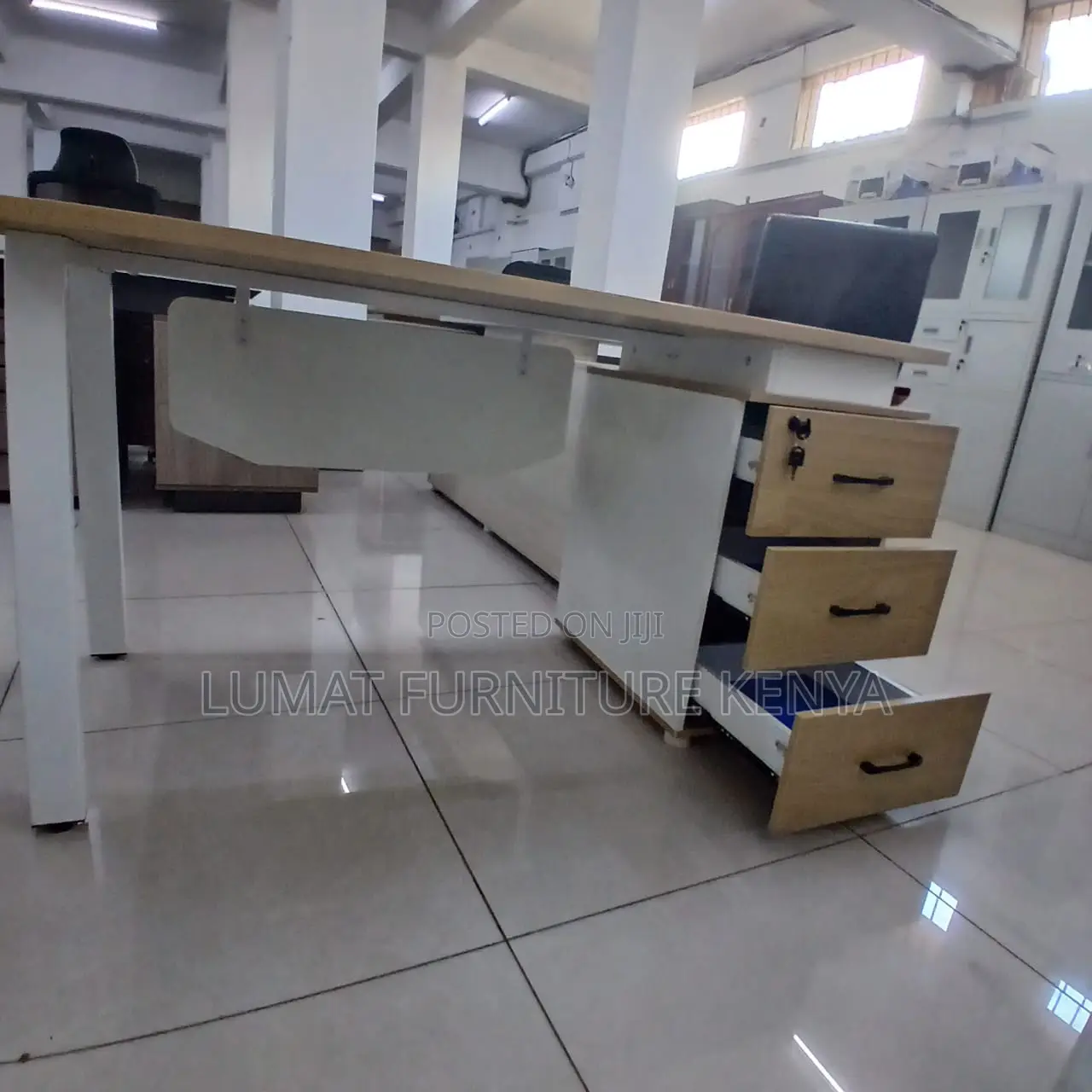 Spacious Desk for Working Surface for Laptops