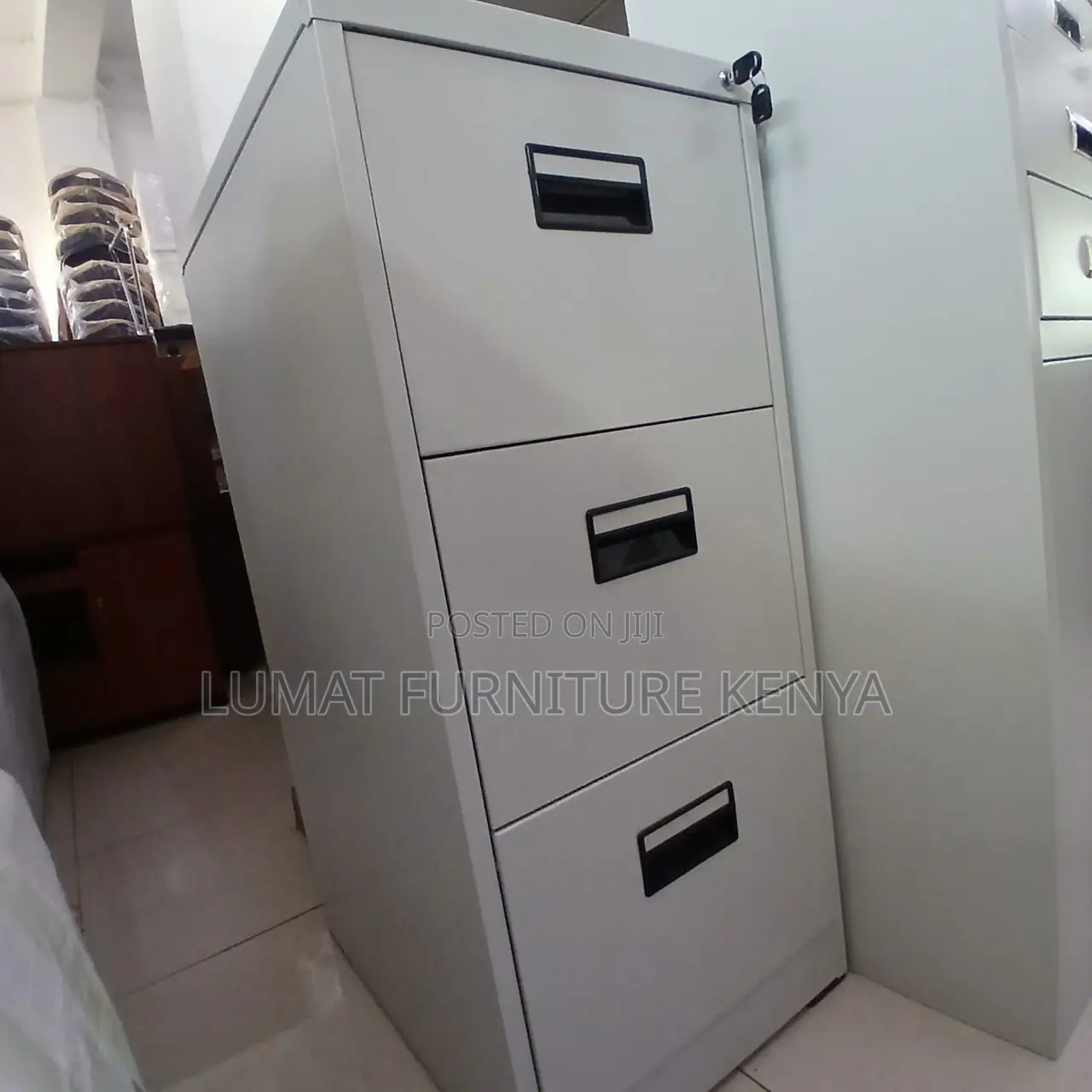 3 Spacious Drawers for Documents and Office Supplies