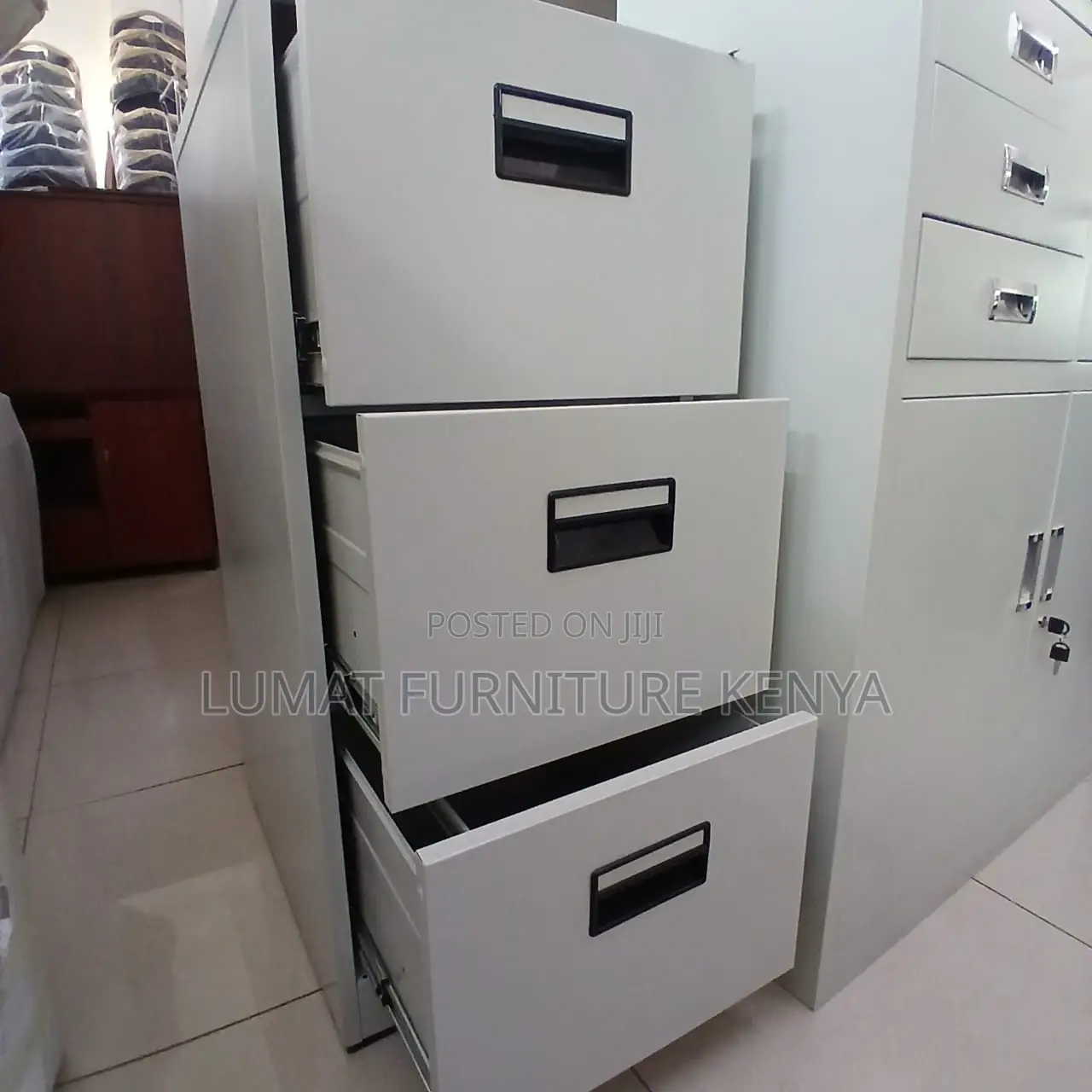3 Spacious Drawers for Documents and Office Supplies