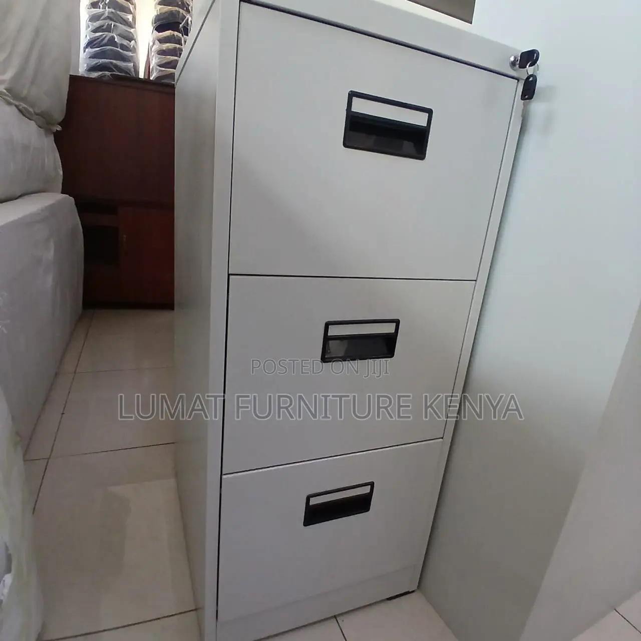 3 Spacious Drawers for Documents and Office Supplies