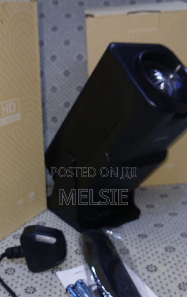 Android 13 Projector 300ansi Outdoor Portable 180° Rotable Projector
