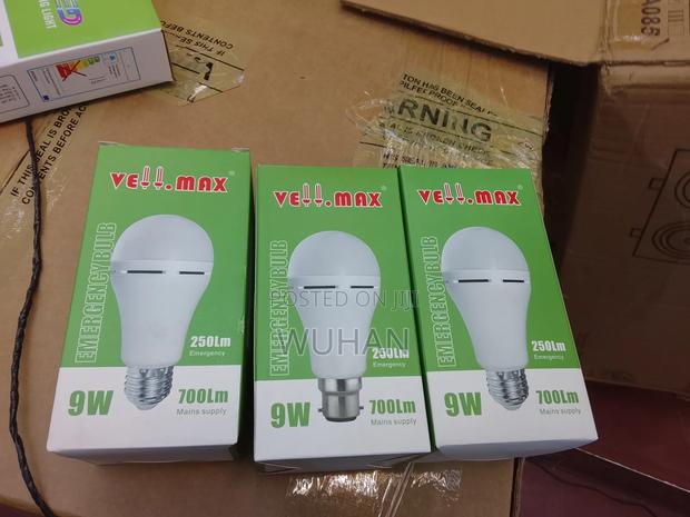 Velmax Intelligent Bulbs 9 Watts Lights Up to 1 Hour