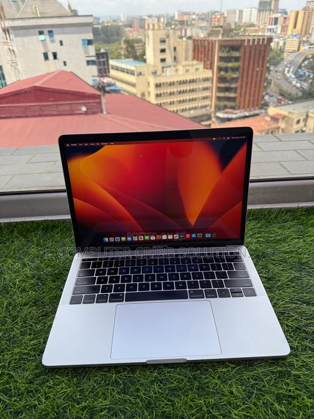 Laptop Apple MacBook Pro 2017 8GB Intel Core I5 SSD 256GB - main view