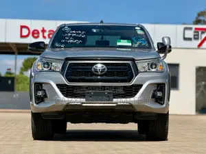 Toyota Hilux 2019 Silver