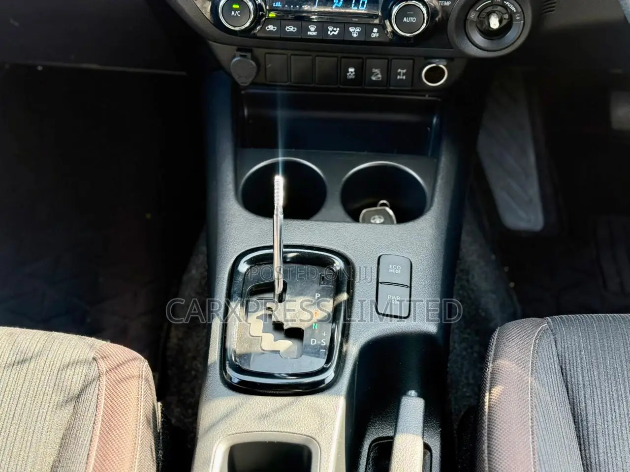 Toyota Hilux 2019 Silver